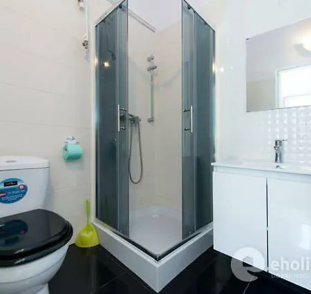 Little Britain- Exclusive Party 200m2 *